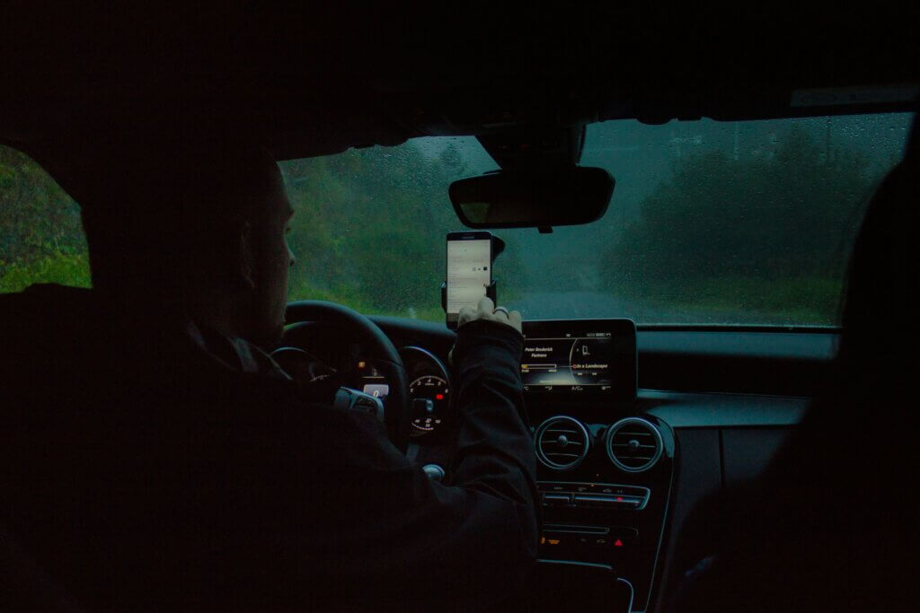 Best Wireless Charging Phone Mounts For Cars